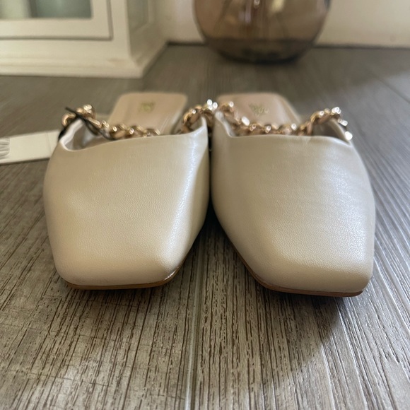 Zara slides with gold chain - Picture 2 of 5
